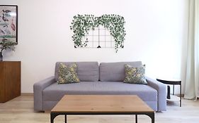 Spring House With Free Private Parking